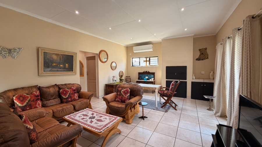 3 Bedroom Property for Sale in Grimbeeck Park North West